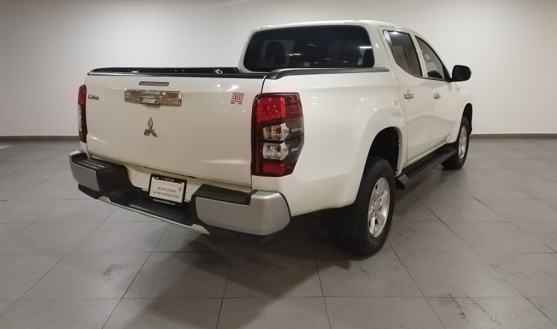 Mitsubishi Comerciales L200 Pick-Up 4 pts. GLX, Doble Cab., 2.4l, TM5 2023